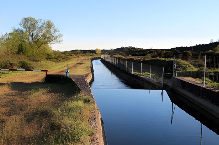 canal de riego en la provincia de León 