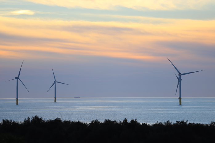 aerogeneradores instalado en el mar