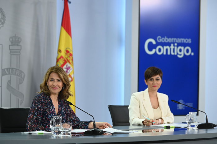 ministra. política, territorial, y, portavoz, gobierno, Isabel, Rodríguez, y, ministra, transportes, rueda, prensa, posterior, consejo, ministros