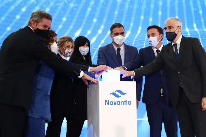 El presidente del Gobierno, Pedro Sánchez, en los astilleros de Navantia (Galicia)