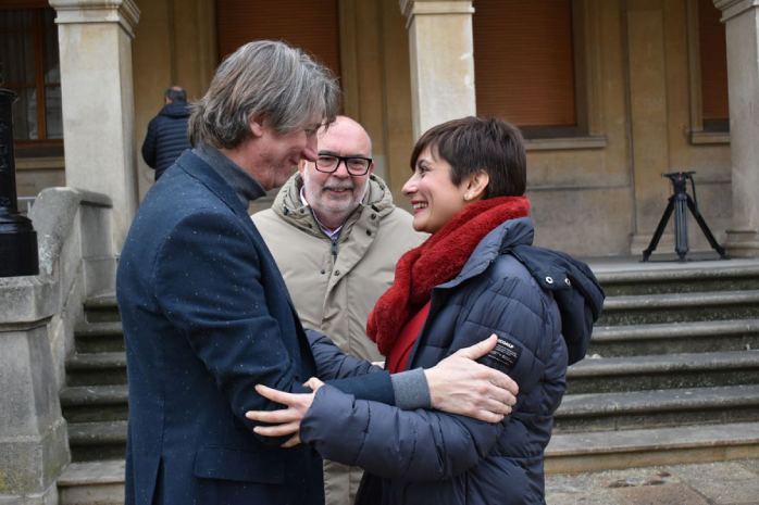 La ministra de Política Territorial y Portavoz del Gobierno, Isabel Rodríguez, junto al alcalde de Soria, Carlos Martínez