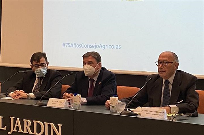 El ministro de Agricultura, Pesca y Alimentación, Luis Planas, en la entrega de "Premios a la Sostenibilidad e Innovación en el Mundo Rural" del Consejo General de Colegios de Ingenieros Técnicos Agrícolas