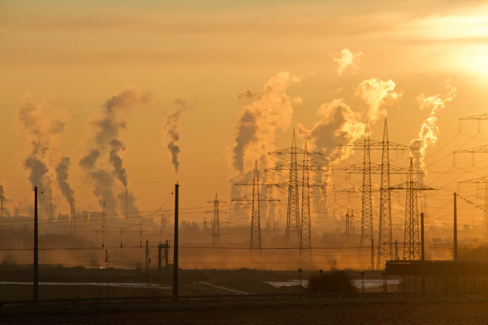 fábricas y torres eléctricas