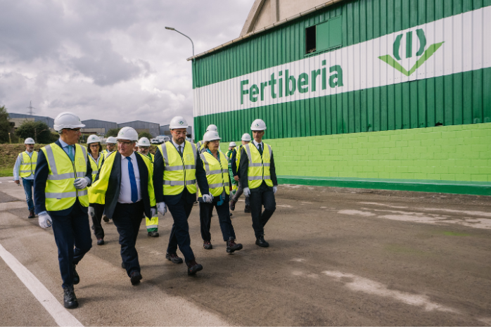 El ministro de Industria y Turismo, Jordi Hereu, en la planta de Fertiberia en Avilé