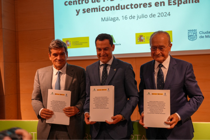 el ministro para la Transformación Digital y de la Función Pública, José Luis Escrivá, el presidente de la Junta de Andalucía, Juanma Moreno, y el alcalde de Málaga, Francisco de la Torre