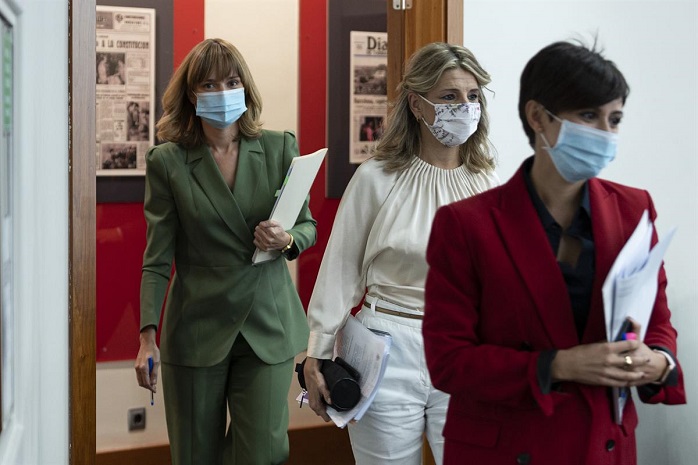 La ministra de Política Territorial y portavoz del Gobierno, Isabel Rodríguez, la vicepresidenta segunda y ministra de Trabajo y Economía Social, Yolanda Díaz, y la ministra de Educación y Formación Profesional, Pilar Alegría