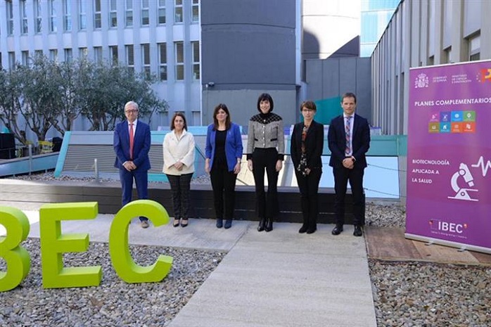 La ministra de Ciencia e Innovación, Diana Morant, en el Instituto de Bioingeniería de Cataluña (IBEC)