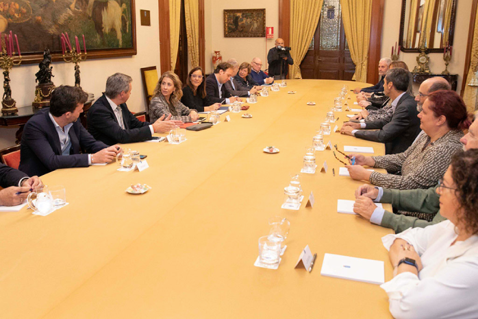 La ministra de Transportes, Movilidad y Agenda Urbana, Raquel Sánchez, en una reunión en A Coruña