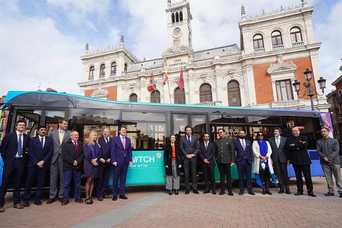 Foto de grupo con la ministra de Transportes, Movilidad y Agenda Urbana, Raquel Sánchez, en Valladolid