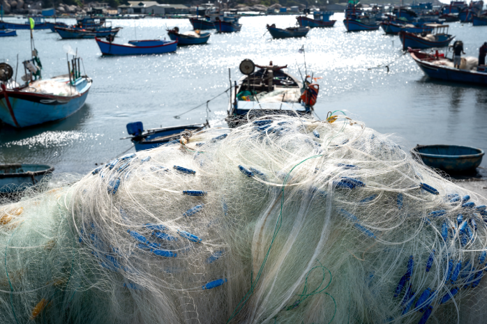 aparejos de pesca en un puerto pesquero