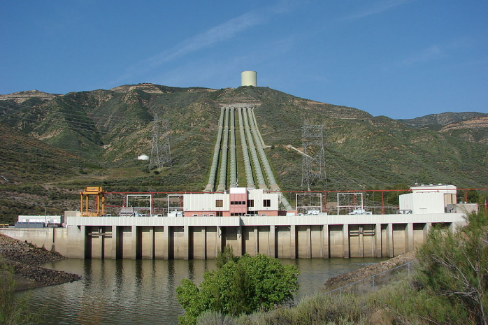 una estación hidroeléctrica de bombeo reversible