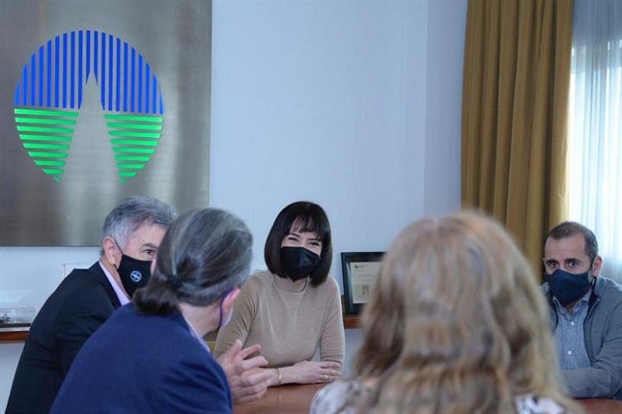 La ministra de Ciencia, Diana Morant, durante su visita al CAB