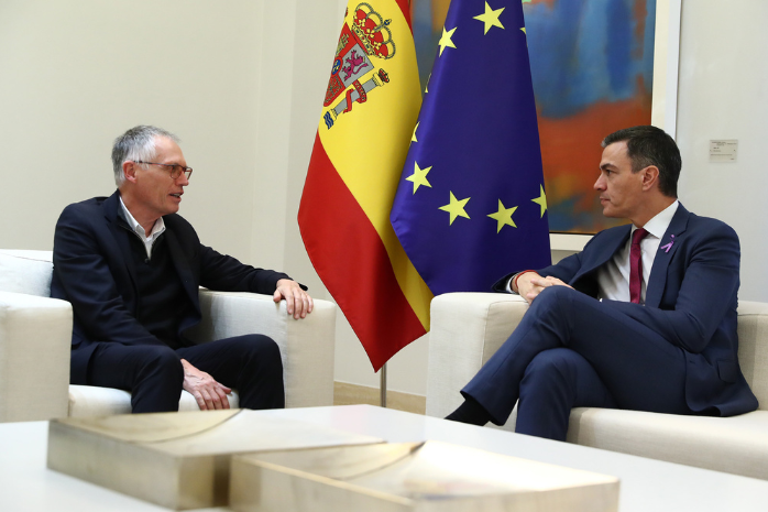 El consejero delegado de Stellantis, Carlos Tavares, y el presidente del Gobierno, Pedro Sánchez, durante la reunión que han celebrado en La Moncloa. 