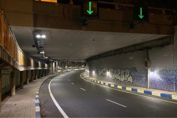 iluminación LED en el túnel  bajo el nudo V-21/Ronda Norte de València/Avenida Cataluña en Valencia