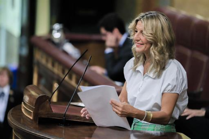 La vicepresidenta segunda y ministra de Trabajo y Economía Social, Yolanda Díaz, en la tribuna del Congreso  La vicepresidenta segunda del Gobierno y ministra de Trabajo y Economía Social, Yolanda Díaz, en la tribuna del Congreso