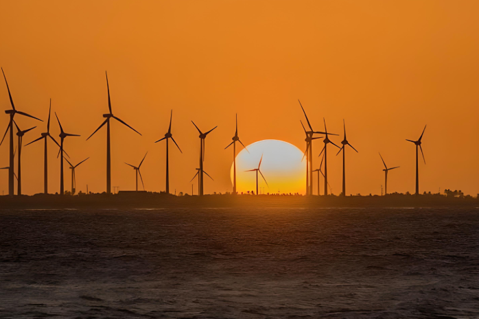 aerogeneradores en una puesta de sol