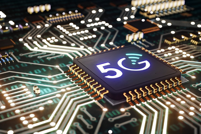 un circuito integrado con un chip con las siglas 5G escritas encima