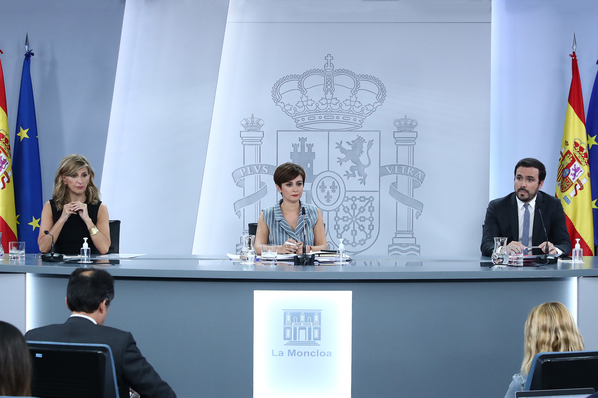 La vicepresidenta segunda y ministra de Trabajo y Economía Social, Yolanda Díaz, la ministra portavoz, Isabel Rodríguez, y el ministro de Consumo, Alberto Garzón, en la rueda de prensa posterior al Consejo de Ministros