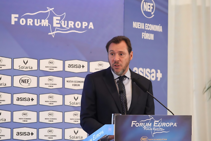 El ministro de Transportes y Movilidad Sostenible, Óscar Puente, en el desayuno informativo Fórum Europa Nueva Economía