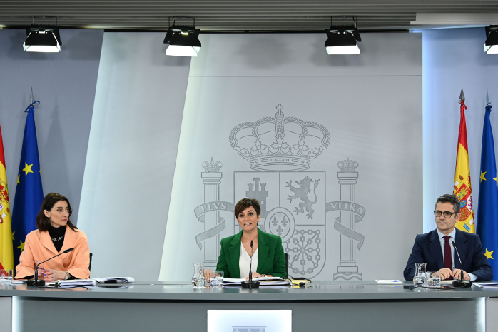 La ministra y portavoz del Gobierno, Isabel Rodríguez, la ministra de Justicia, Pilar Llop, y el ministro de la Presidencia, Relaciones con las Cortes y Memoria Democrática, Félix Bolaños, en la rueda de prensa posterior al Consejo de Ministros 