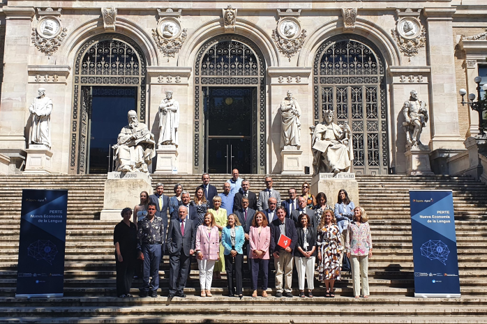 Foto de familia en la escalinata de la Biblioteca Nacional