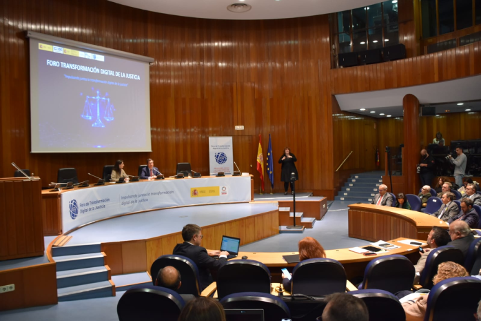 La ministra de Justicia, Pilar Llop, y el presidente de la Confederación Española de Organizaciones Empresariales (CEOE), Antonio Garamendi, en la clausura deI I Foro de Transformación Digital de la Administración de Justicia