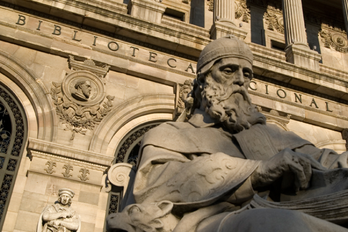 Detalle de la fachada de la Biblioteca Nacional