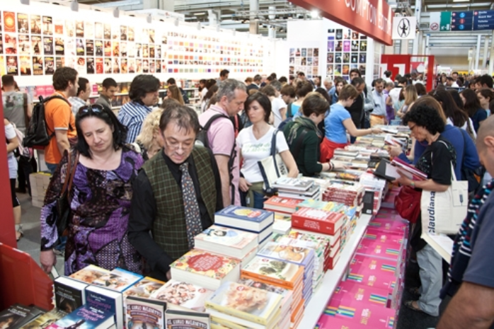 Visitantes en la Feria del Libro de Bogotá