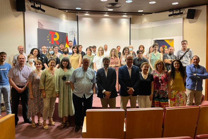 Foto de grupo de la jornada de inauguración del progama TándEM en Archivos Estatales 