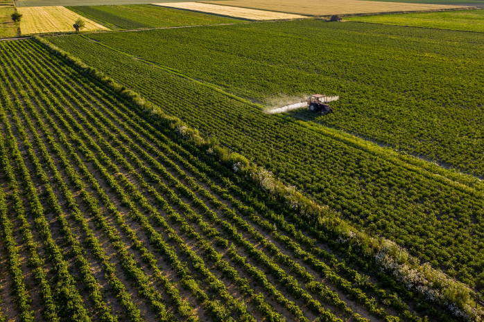 Maquinaria en un campo de cultivo