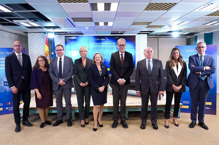 Foto de familia tras la presentación de las cátedras universitarias dedicadas a inteligencia artificial y ciberseguridad