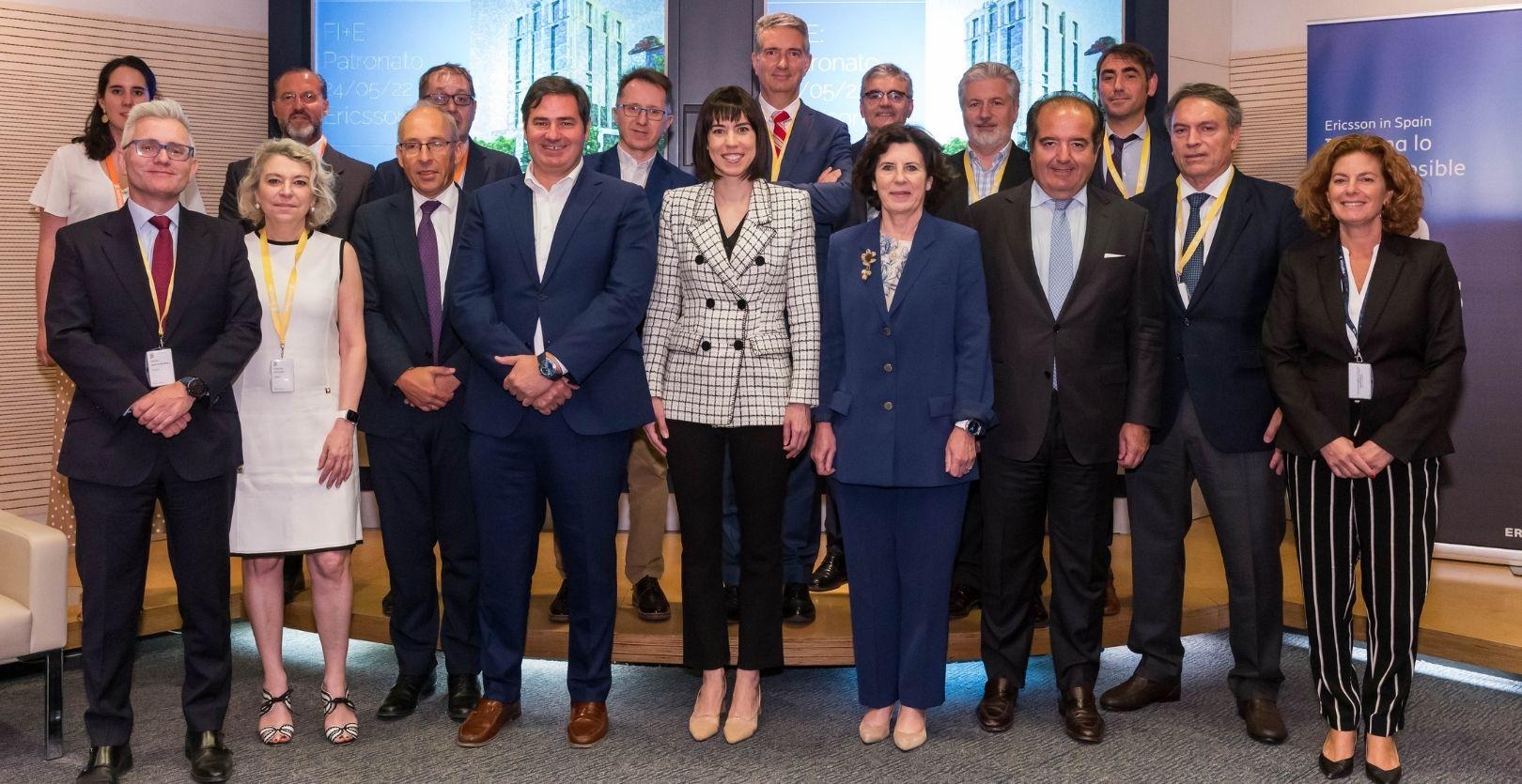 Foto de familia con la ministra de Ciencia e Innovación, Diana Morant, en el centro