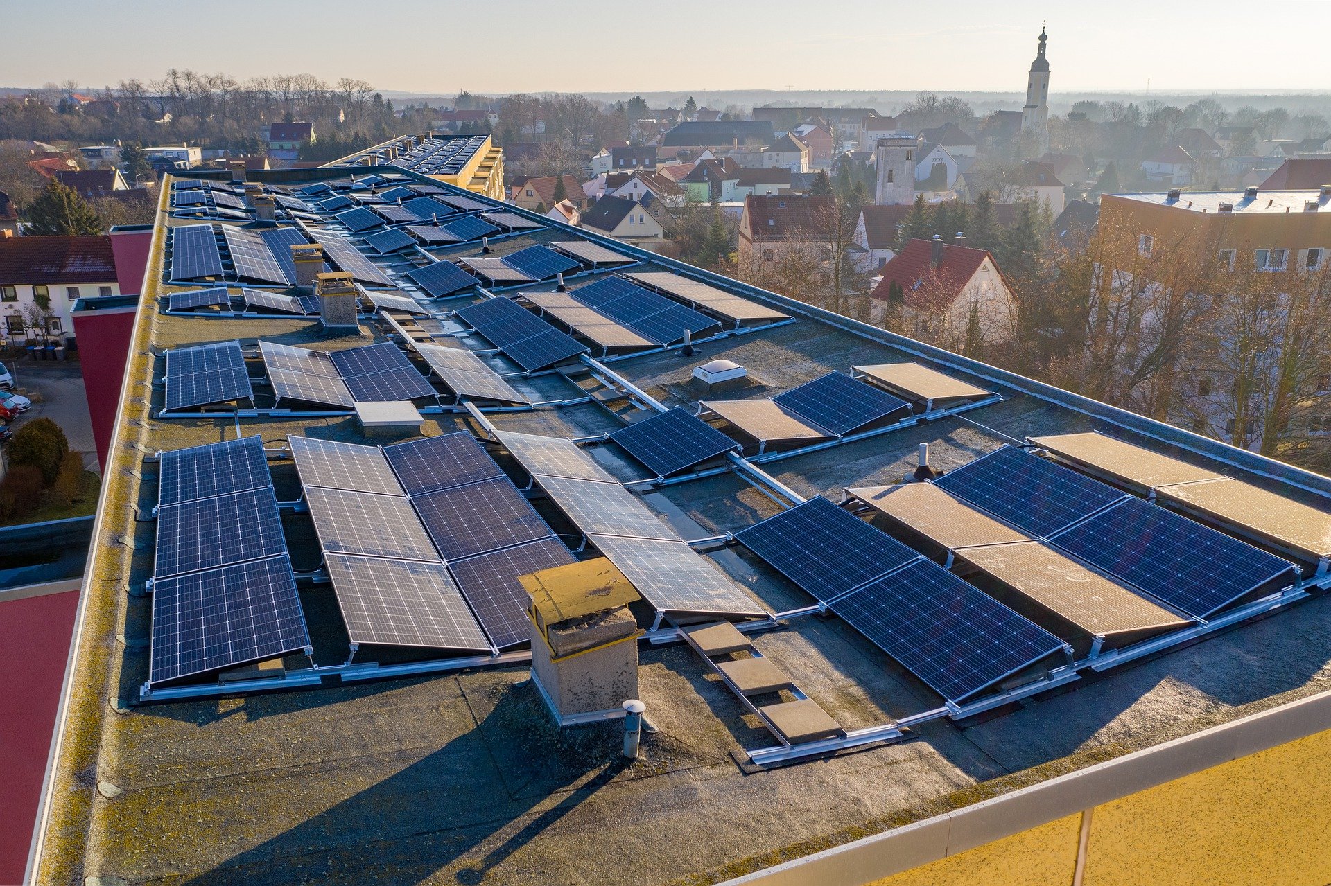 Paneles solares en los tejados